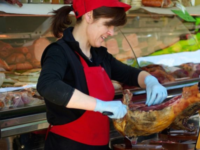 Quelle est la différence entre le jambon serrano, l'ibérique et le bellota ?